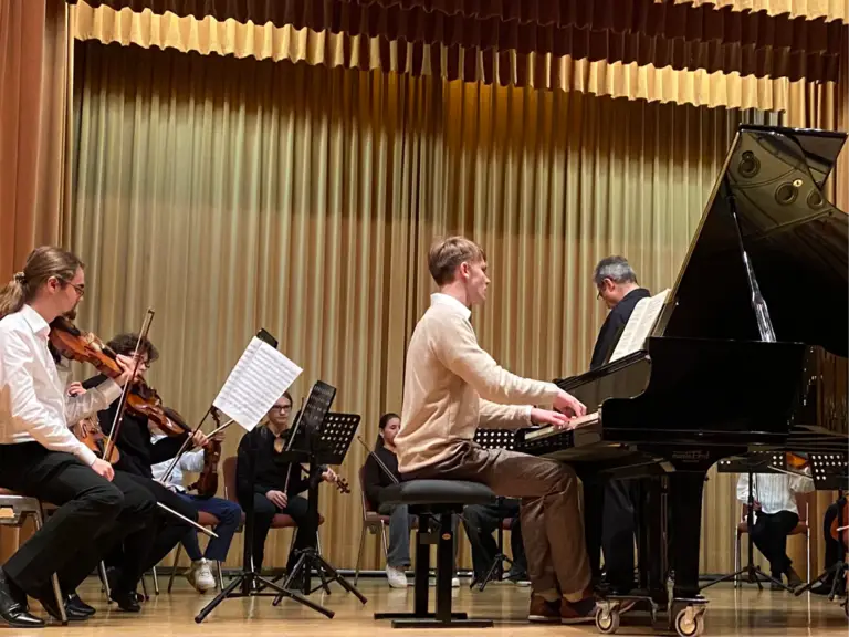 Ein Abend mit Werken von A. Mozart gestaltete das Streichorchester der Musikschule Leimen und musizierte gemeinsam mit dem Klavier im Rosesaal.