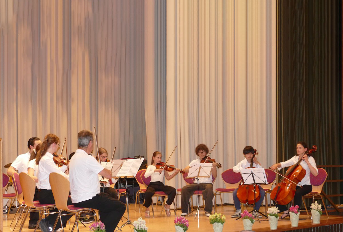 Unser Kammerorchester beim Auftritt im Rosensaal.