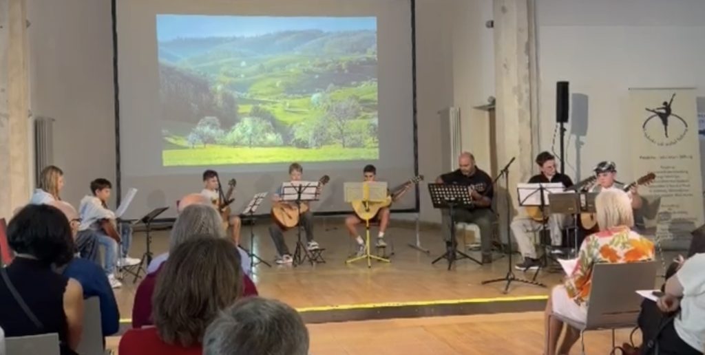 Gitarrenorchester der Musikschule Leimen zu Gast bei der Friederike-Lehrnickel-Stiftung screenshot